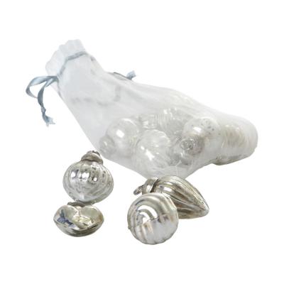 Glas Ornamente im Organzabeutel silber