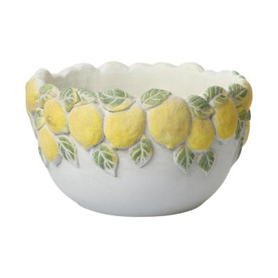 Zementschale mit Zitronen