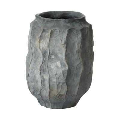 Zementtopf faltig