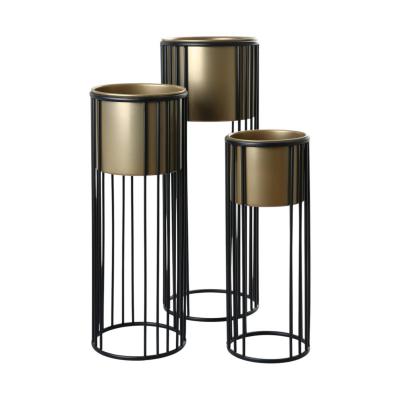 Blumenst&auml;nder mit goldenen Topf