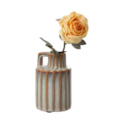 Vase mit Rillen