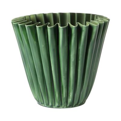 Metall-Vase gefaltet gr&uuml;n emalliert