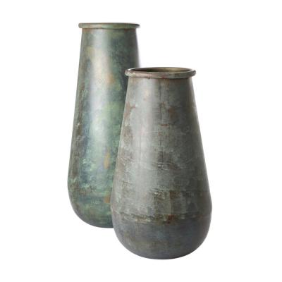 Metall-Vase hoch Messing oxidiert