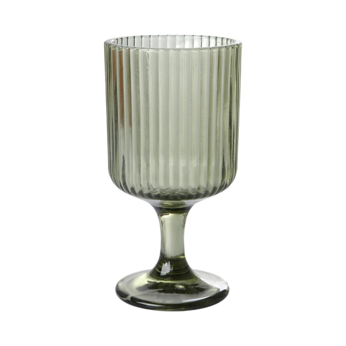 Pokal auf Fuß gestreift