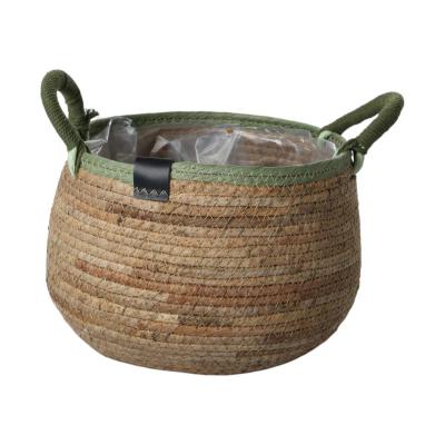 Strohkorb mit grünen Rand und Henkel