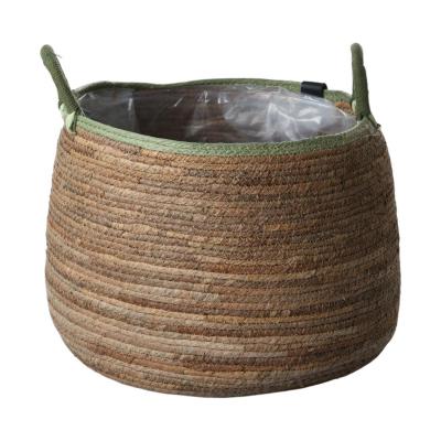 Strohkorb mit grünen Rand und Henkel