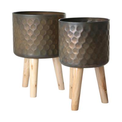 &Uuml;bertopf mit Beinst&auml;nder braun