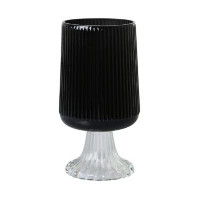 Pokal mit Rillen auf Fuß schwarz