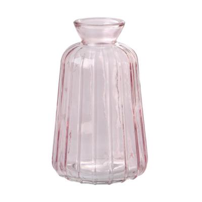 Vase mit Rillen pink