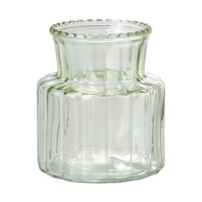 Tischvase mit Rillen grün